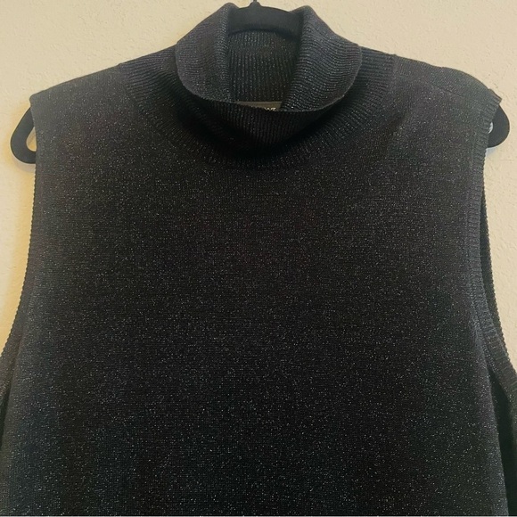 Lane Bryant woman’s sleeveless turtleneck black glitter top size 22/24W stretch - Picture 2 of 8